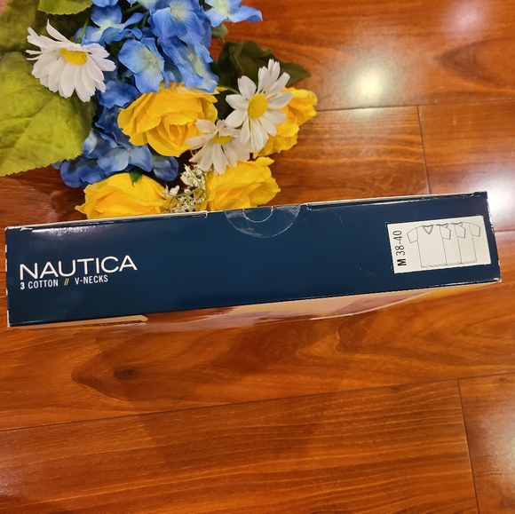 Nautica White Cotton V-Neck Size Medium 3pcs in box - Picture 3 of 6
